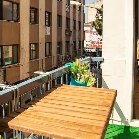 Delightful Flat With Location And Balcony In Karsiyaka *