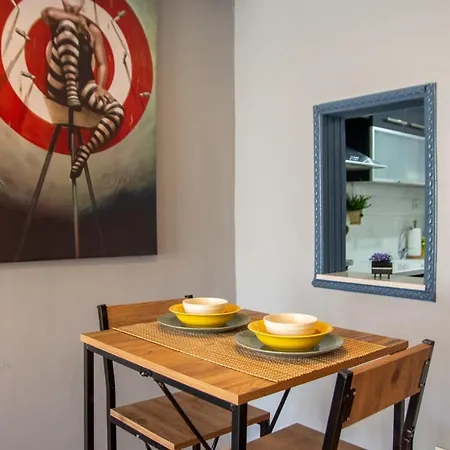 Daire Delightful Flat With Location And Balcony In Karsiyaka İzmir
